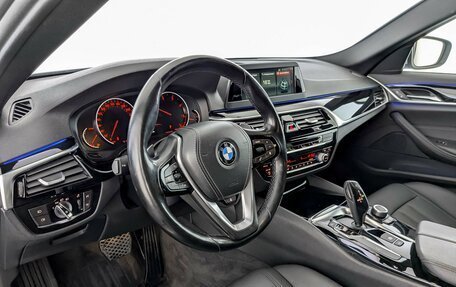 BMW 5 серия, 2019 год, 2 900 000 рублей, 16 фотография