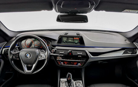 BMW 5 серия, 2019 год, 2 900 000 рублей, 14 фотография