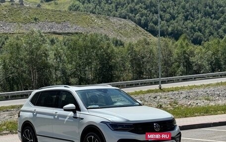 Volkswagen Tiguan II, 2023 год, 4 500 000 рублей, 2 фотография