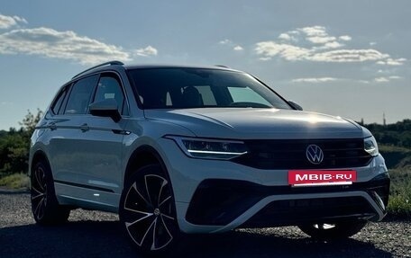 Volkswagen Tiguan II, 2023 год, 4 500 000 рублей, 6 фотография