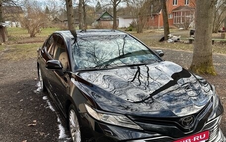 Toyota Camry, 2018 год, 3 270 000 рублей, 2 фотография