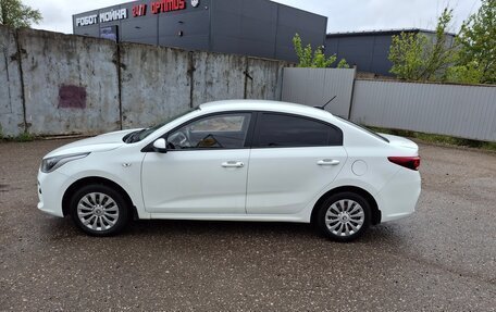 KIA Rio IV, 2017 год, 900 000 рублей, 2 фотография