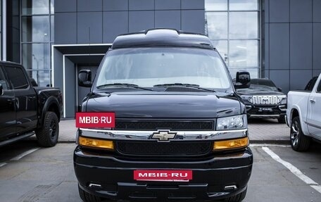 Chevrolet Express II, 2023 год, 15 999 000 рублей, 2 фотография