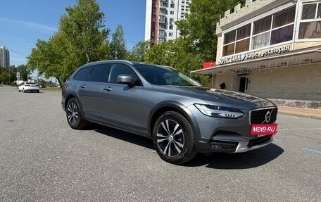 Volvo V90 Cross Country I рестайлинг, 2019 год, 2 400 000 рублей, 2 фотография