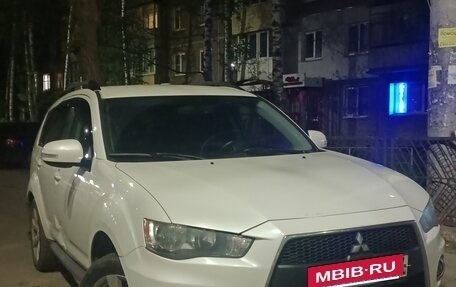 Mitsubishi Outlander III рестайлинг 3, 2012 год, 900 000 рублей, 4 фотография