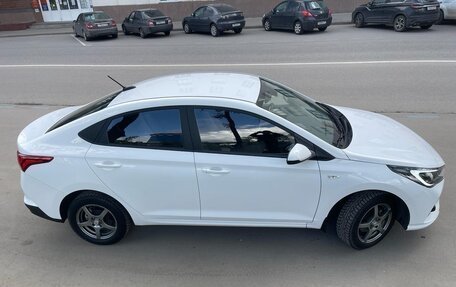 Hyundai Solaris II рестайлинг, 2021 год, 1 999 000 рублей, 4 фотография
