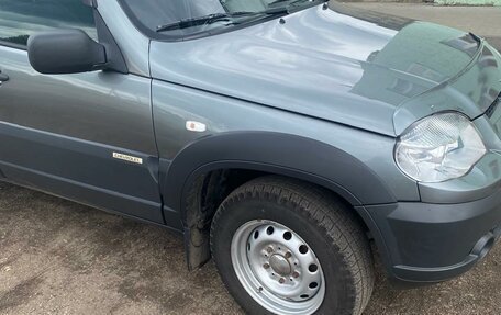 Chevrolet Niva I рестайлинг, 2017 год, 800 000 рублей, 3 фотография