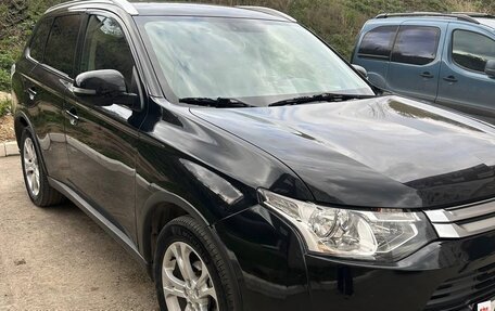 Mitsubishi Outlander III рестайлинг 3, 2014 год, 1 650 000 рублей, 4 фотография