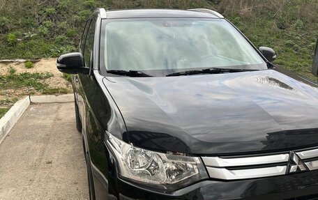 Mitsubishi Outlander III рестайлинг 3, 2014 год, 1 650 000 рублей, 3 фотография