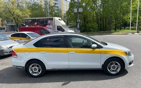 Volkswagen Polo VI (EU Market), 2015 год, 700 000 рублей, 3 фотография