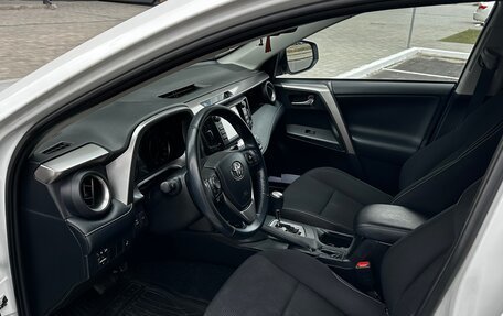 Toyota RAV4, 2018 год, 2 970 000 рублей, 4 фотография