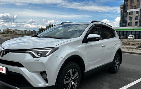 Toyota RAV4, 2018 год, 2 970 000 рублей, 2 фотография