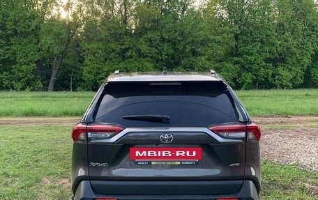 Toyota RAV4, 2021 год, 3 200 000 рублей, 3 фотография