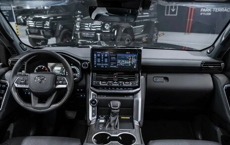 Toyota Land Cruiser, 2024 год, 12 300 000 рублей, 3 фотография