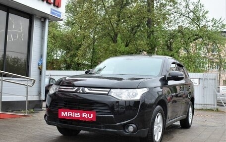 Mitsubishi Outlander III рестайлинг 3, 2013 год, 1 379 000 рублей, 5 фотография