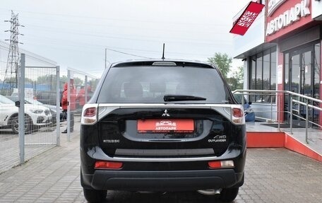 Mitsubishi Outlander III рестайлинг 3, 2013 год, 1 379 000 рублей, 4 фотография
