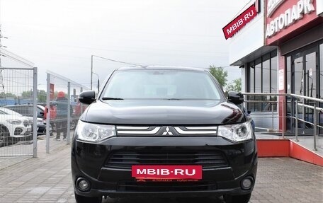 Mitsubishi Outlander III рестайлинг 3, 2013 год, 1 379 000 рублей, 2 фотография