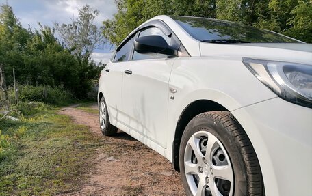 Hyundai Solaris II рестайлинг, 2013 год, 830 000 рублей, 5 фотография