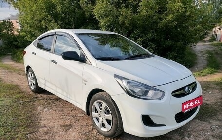 Hyundai Solaris II рестайлинг, 2013 год, 830 000 рублей, 3 фотография