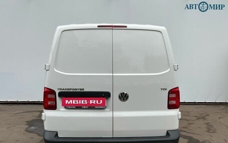 Volkswagen Transporter T6 рестайлинг, 2016 год, 2 315 000 рублей, 6 фотография