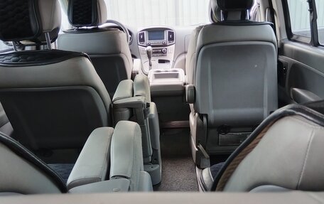 Hyundai Grand Starex Grand Starex I рестайлинг 2, 2019 год, 3 500 000 рублей, 13 фотография