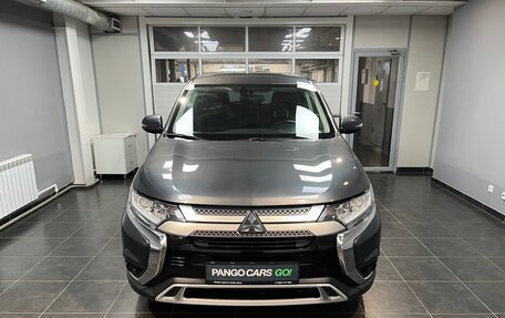 Mitsubishi Outlander III рестайлинг 3, 2019 год, 2 250 000 рублей, 2 фотография
