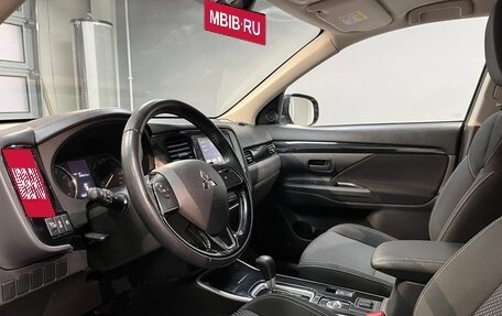 Mitsubishi Outlander III рестайлинг 3, 2019 год, 2 250 000 рублей, 9 фотография