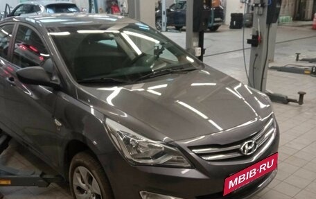 Hyundai Solaris II рестайлинг, 2015 год, 1 100 000 рублей, 2 фотография