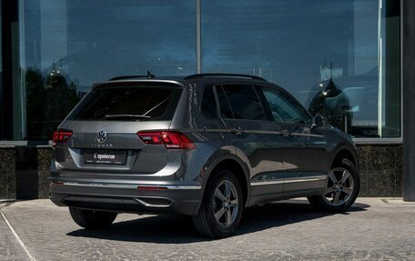 Volkswagen Tiguan II, 2022 год, 2 899 000 рублей, 2 фотография