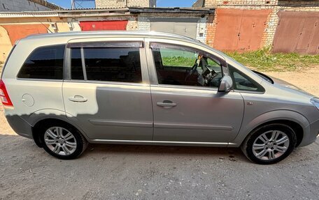Opel Zafira B, 2011 год, 685 000 рублей, 2 фотография
