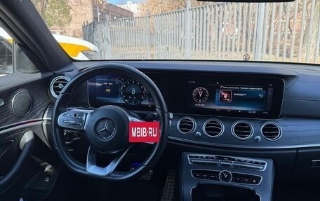 Mercedes-Benz E-Класс, 2019 год, 3 800 000 рублей, 5 фотография