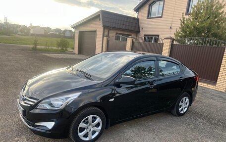 Hyundai Solaris II рестайлинг, 2015 год, 815 000 рублей, 2 фотография