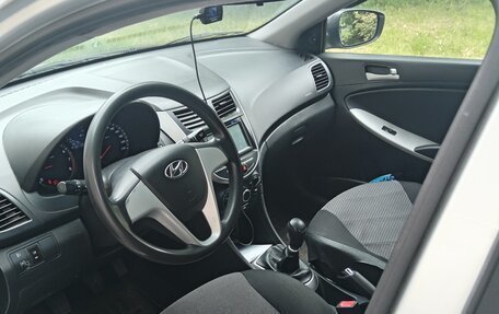 Hyundai Solaris II рестайлинг, 2011 год, 699 000 рублей, 2 фотография