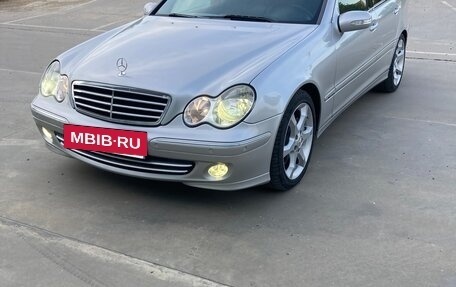 Mercedes-Benz C-Класс, 2005 год, 990 000 рублей, 5 фотография