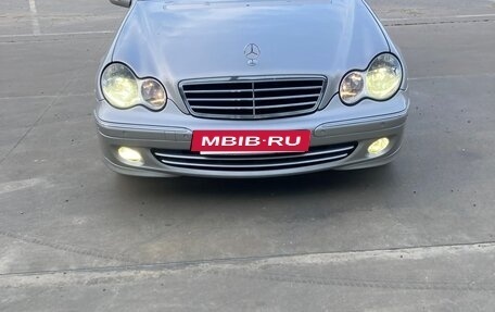 Mercedes-Benz C-Класс, 2005 год, 990 000 рублей, 6 фотография