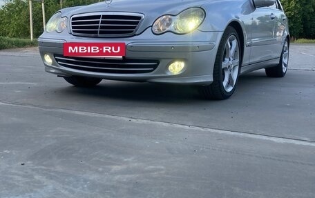 Mercedes-Benz C-Класс, 2005 год, 990 000 рублей, 8 фотография