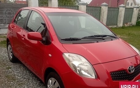 Toyota Yaris III рестайлинг, 2008 год, 535 000 рублей, 2 фотография