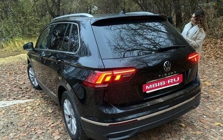 Volkswagen Tiguan II, 2020 год, 2 555 000 рублей, 2 фотография