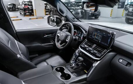 Toyota Land Cruiser, 2024 год, 12 800 000 рублей, 3 фотография