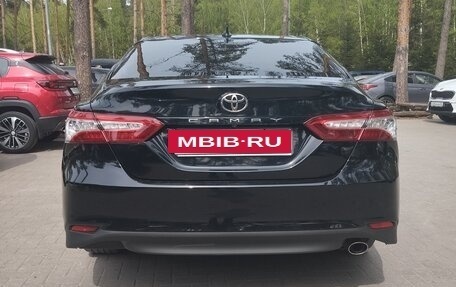 Toyota Camry, 2020 год, 3 900 000 рублей, 2 фотография