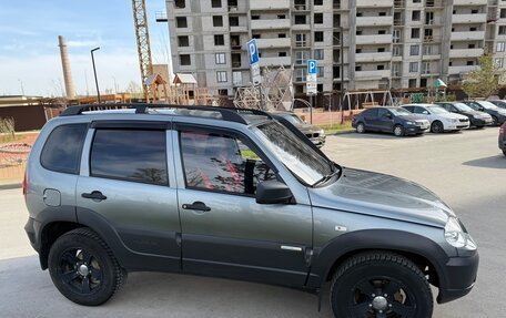 Chevrolet Niva I рестайлинг, 2015 год, 585 000 рублей, 4 фотография