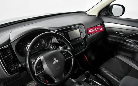 Mitsubishi Outlander III рестайлинг 3, 2014 год, 1 190 000 рублей, 9 фотография