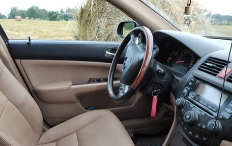 Honda Accord VII рестайлинг, 2004 год, 700 000 рублей, 2 фотография