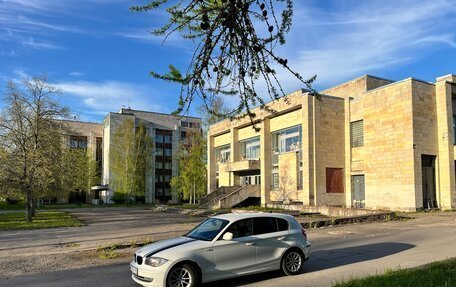 BMW 1 серия, 2011 год, 830 000 рублей, 2 фотография