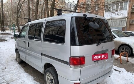 Toyota Regius, 2001 год, 760 000 рублей, 3 фотография
