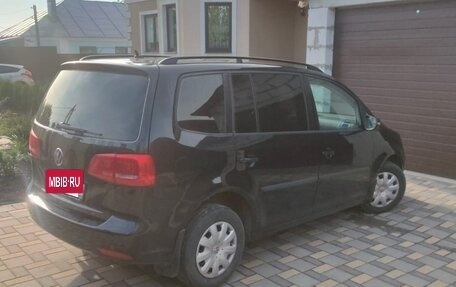 Volkswagen Touran III, 2012 год, 1 070 000 рублей, 2 фотография