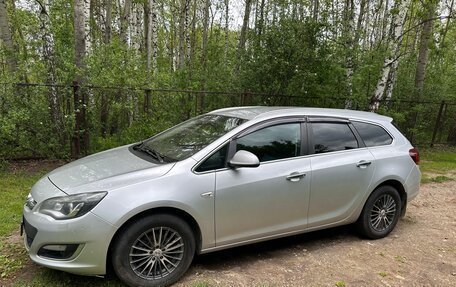 Opel Astra J, 2013 год, 900 000 рублей, 2 фотография