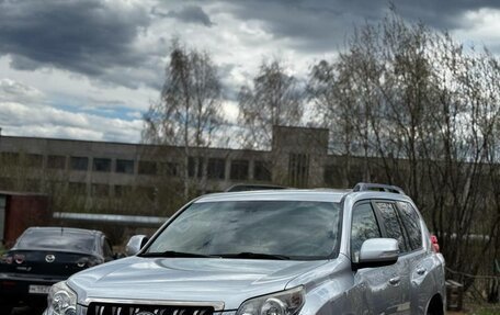 Toyota Land Cruiser Prado 150 рестайлинг 2, 2011 год, 2 600 000 рублей, 1 фотография