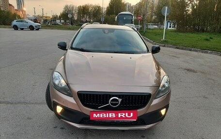 Volvo V40 Cross Country I, 2014 год, 1 299 000 рублей, 2 фотография