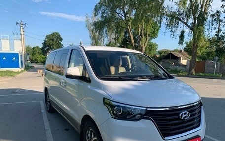 Hyundai H-1 II рестайлинг, 2018 год, 3 500 000 рублей, 3 фотография